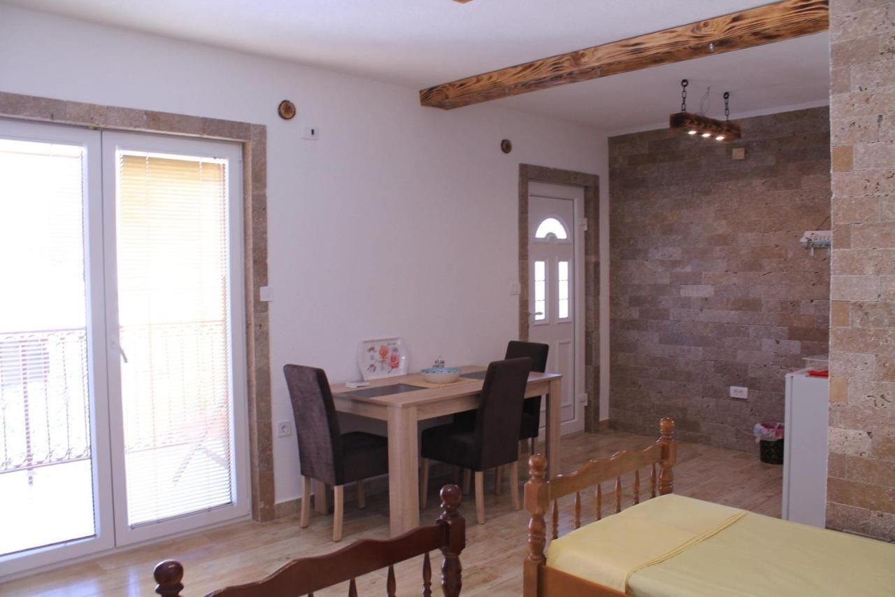 Гостевой дом Rooms Lazarević Сутоморе-16