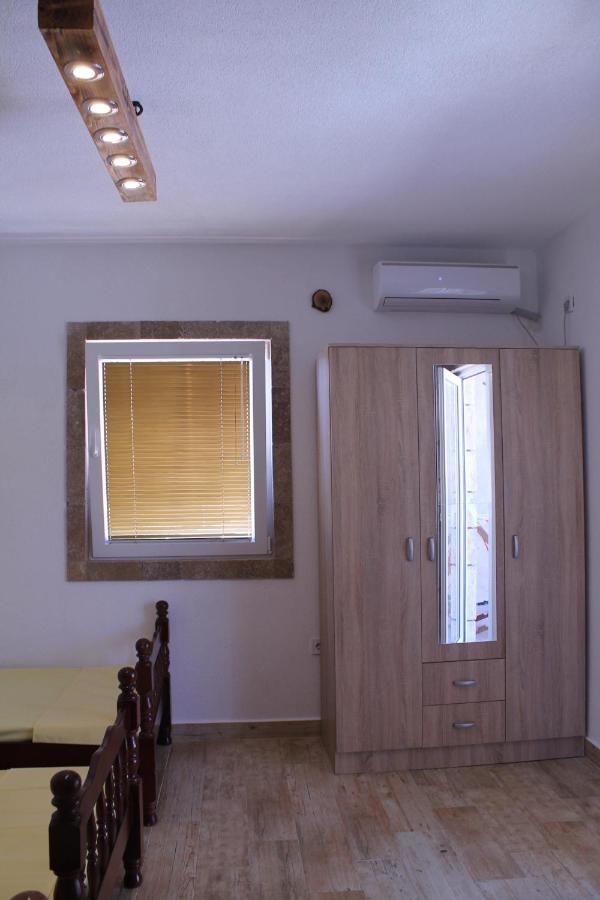 Гостевой дом Rooms Lazarević Сутоморе-17