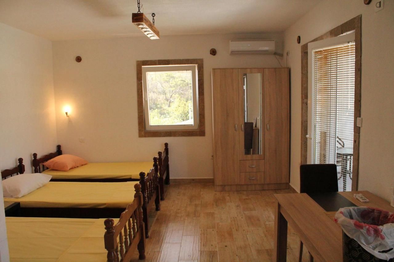 Гостевой дом Rooms Lazarević Сутоморе-9