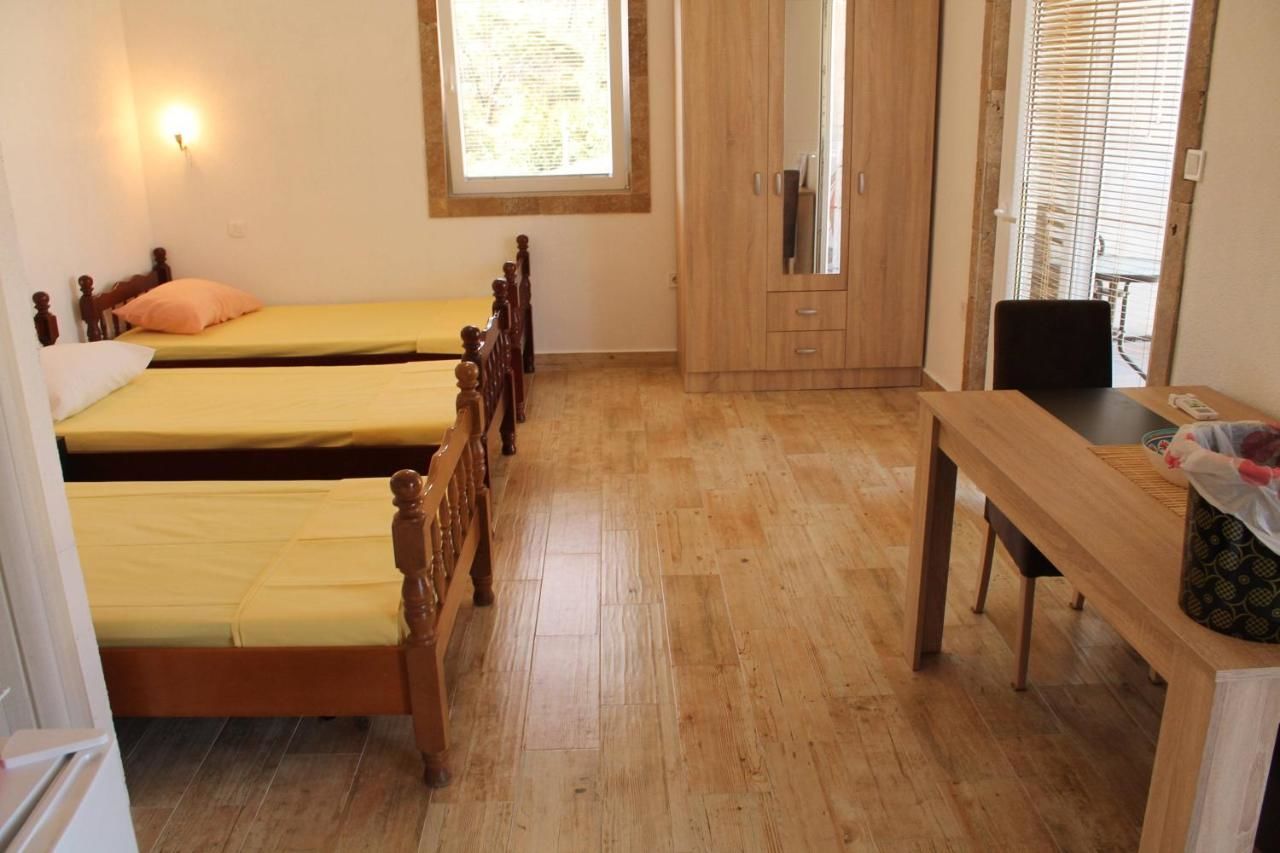 Гостевой дом Rooms Lazarević Сутоморе-10