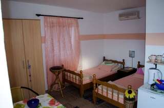 Гостевой дом Rooms Lazarević Сутоморе Двухместный номер с 2 отдельными кроватями-21