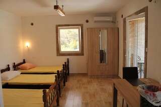 Гостевой дом Rooms Lazarević Сутоморе Стандартный трехместный номер-студио-5