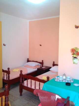 Гостевой дом Rooms Lazarević Сутоморе Двухместный номер с 2 отдельными кроватями-36